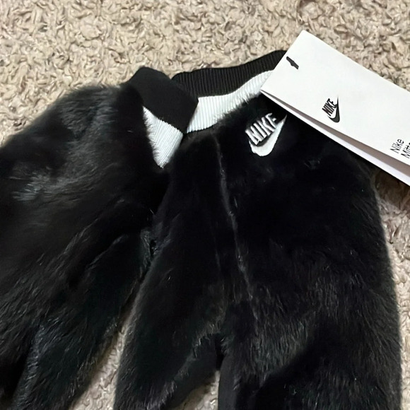 Nike black faux fur mittens, XS/S - Picture 5 of 9